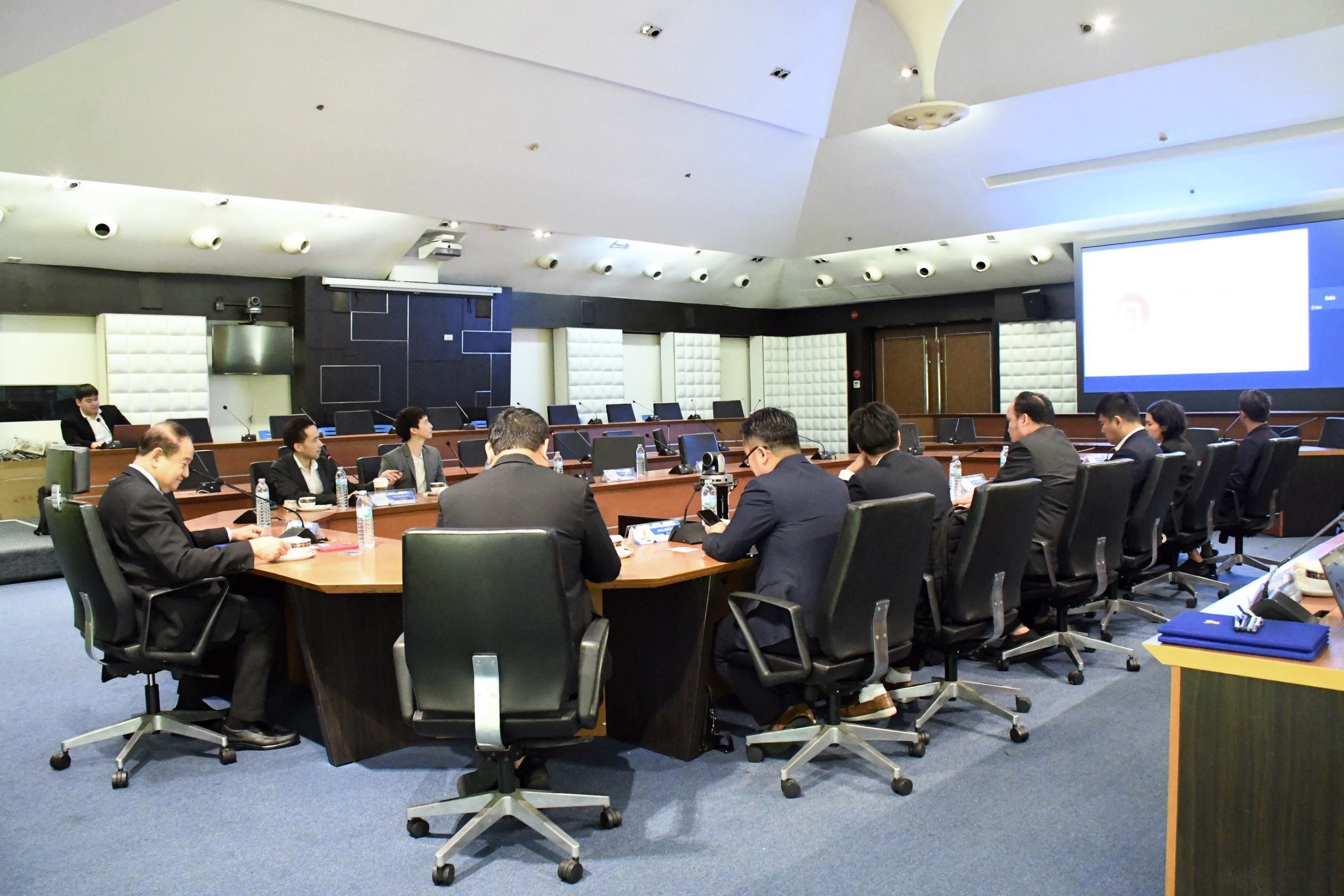 MOU Signing Ceremony: RMUTT Partners with iPace International
